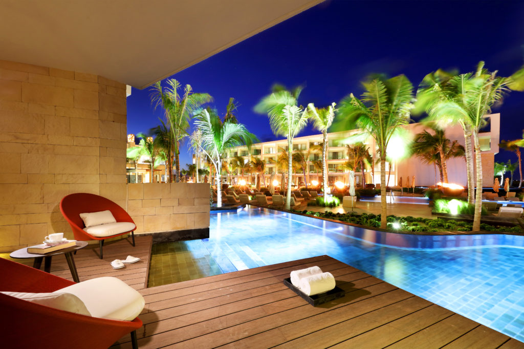The Top Best Swim Up Rooms In Cancun Troupe The Group Travel Planning App